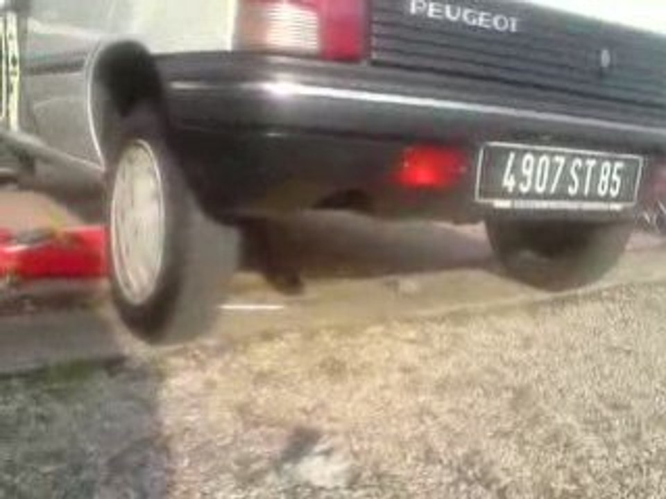 205 Junior en échappement libre