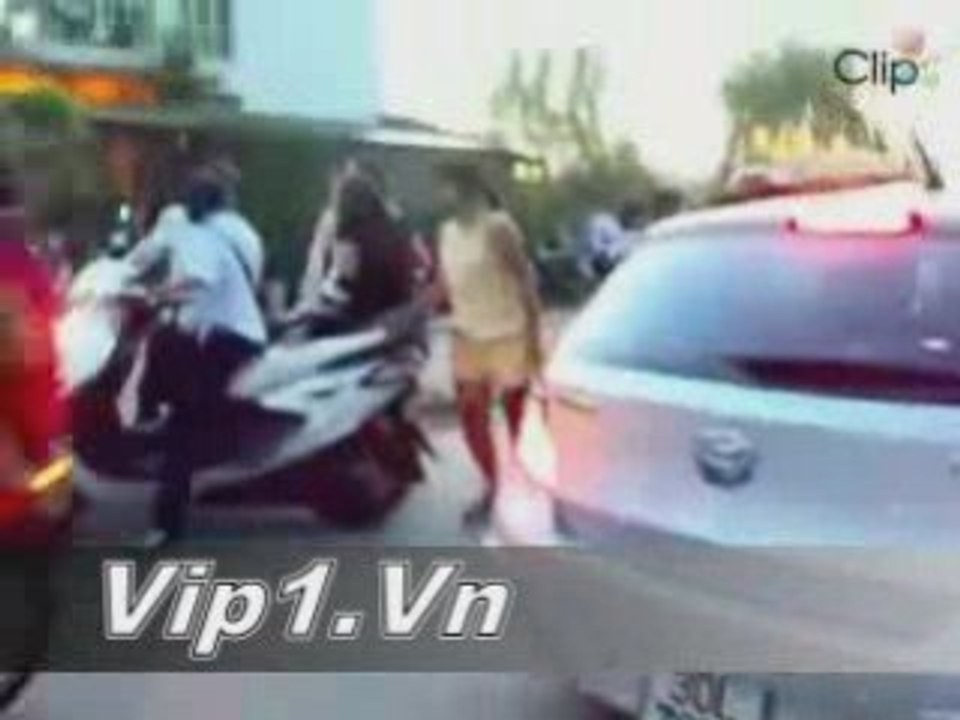 Vip1.Vn - 9x Ha Dong hon chien giua duong