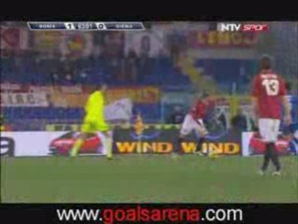 Gol prodezza di Tadde in Roma-Siena 1-0
