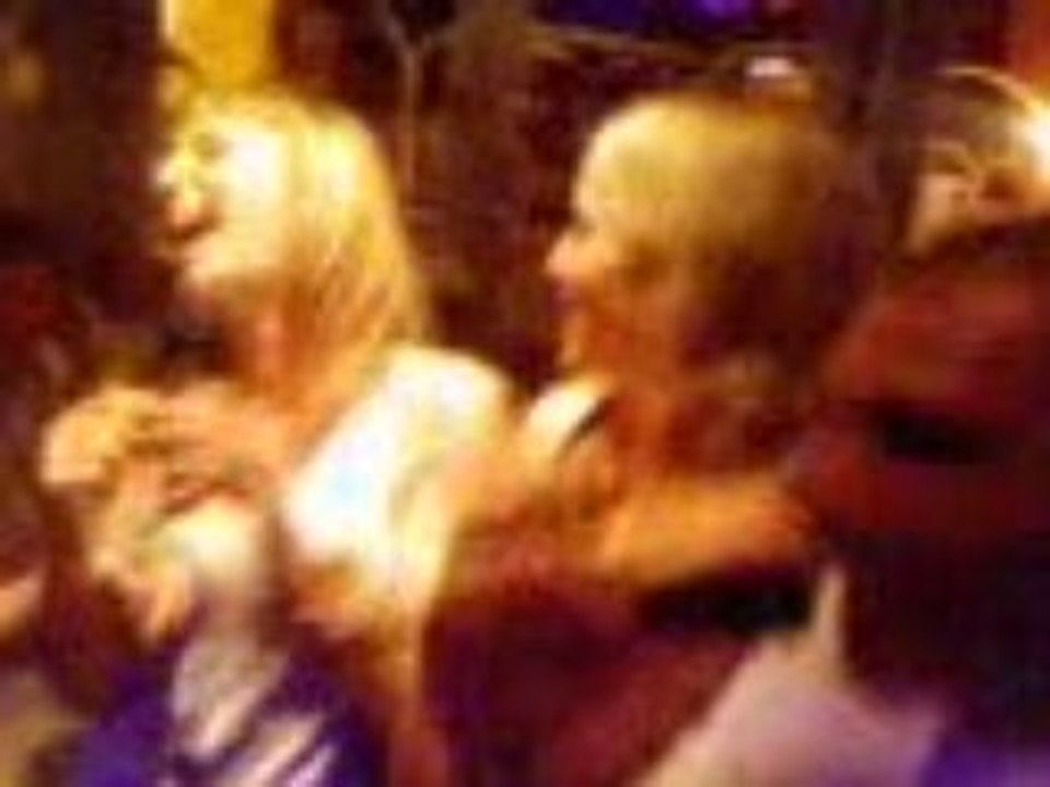 Facebook   Vidéos publiées par Coralie Hiest   karaoké