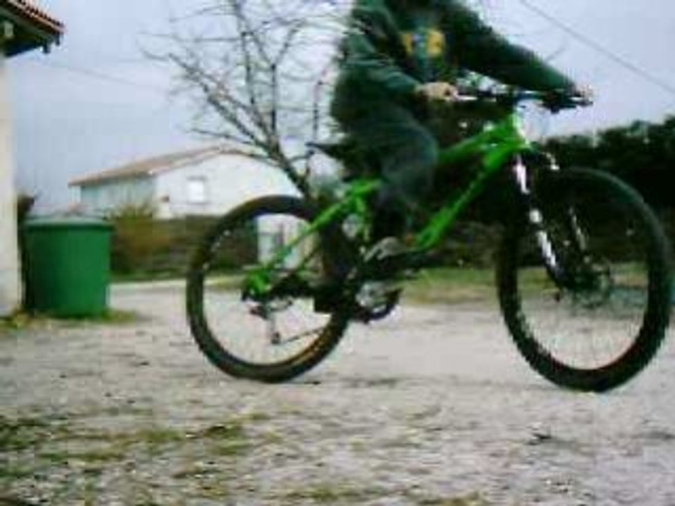 petit weeling et stunt en vtt