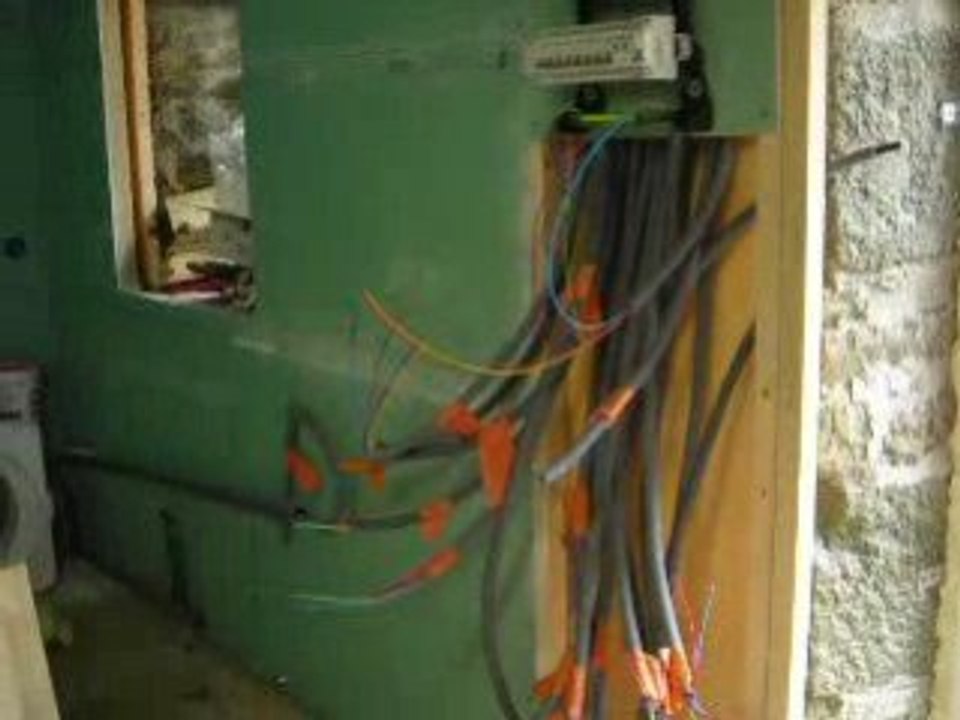 les travaux avancent  dans la petite maison