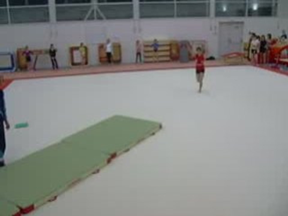 Mélanie rondade flip salto