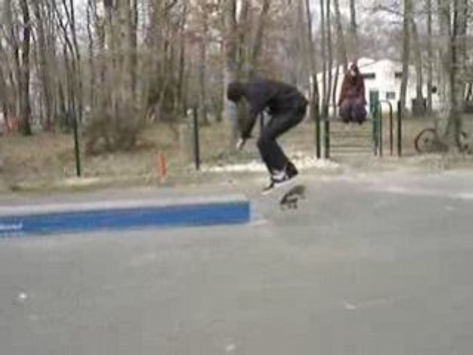 alexandre fait du skate