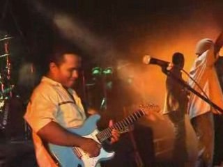 kilalao(en duo avec Bodo)26 nov 2004 au Palais des sports