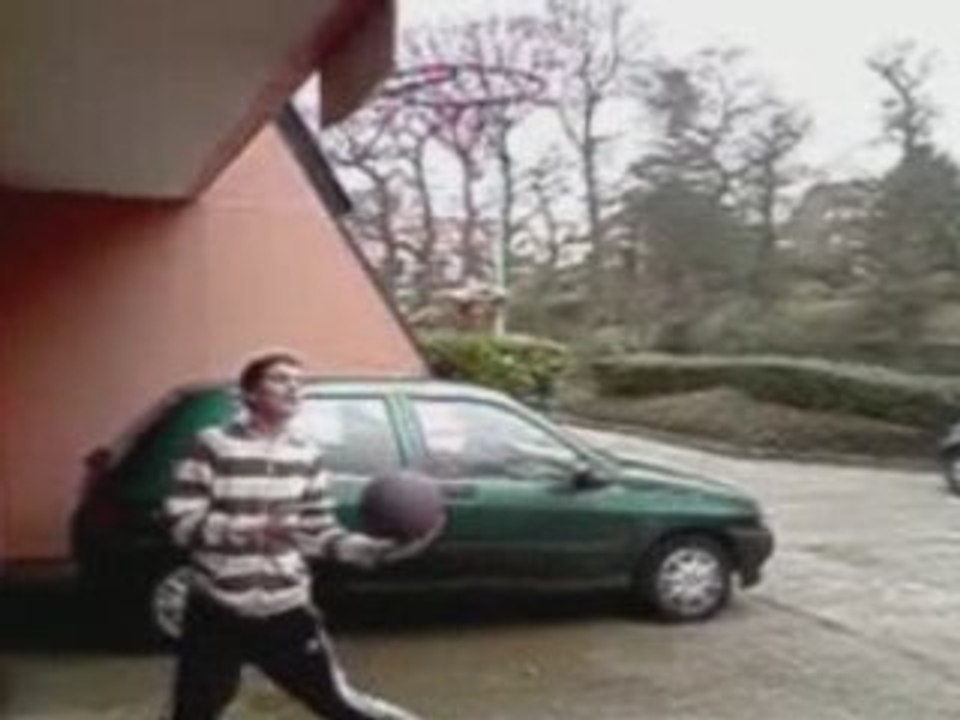 Julien qui dunk !!