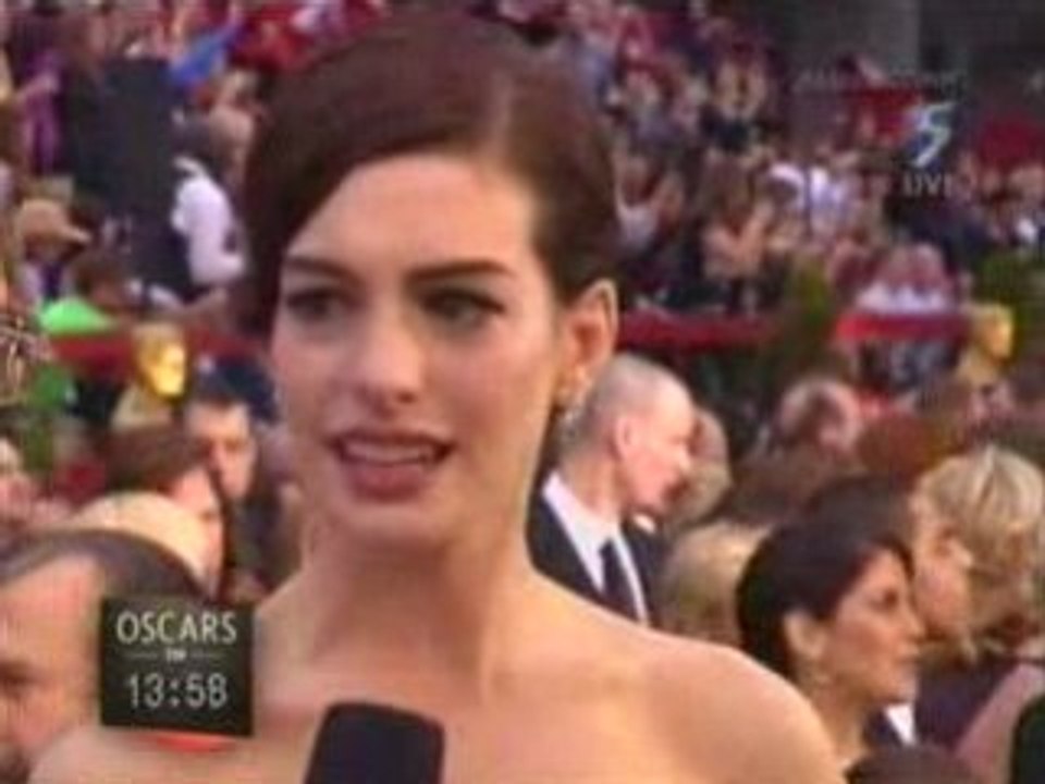 Anne Hathaway at The 2009 OSCAR AWARDS Red Carpet