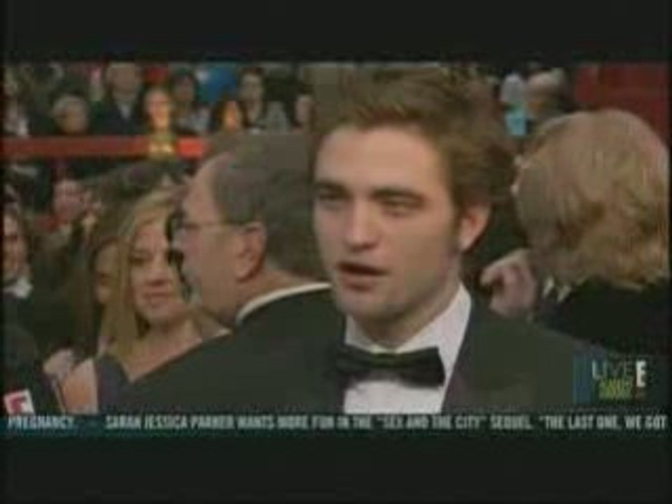 Robert Pattinson Red Carpet Interview with E @ the Oscars 09
