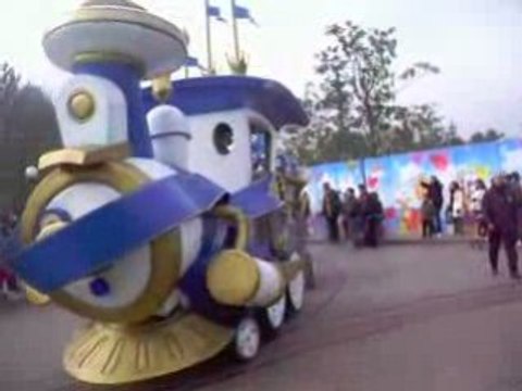 Le Petit Train Des Personnages DisneyLand PARIS