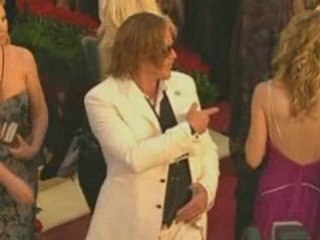 Stars dazzle on the Oscars red carpet