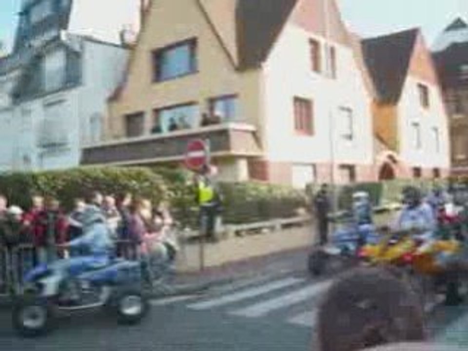 Enduro - quad 2009 . Quelques quad se dirige vers le départ