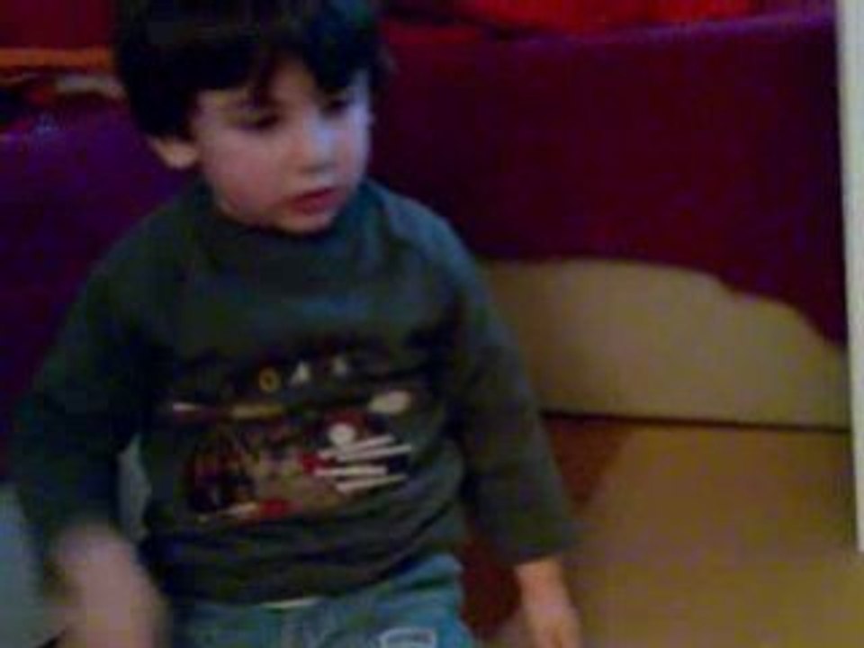 Lior bricole avec papa