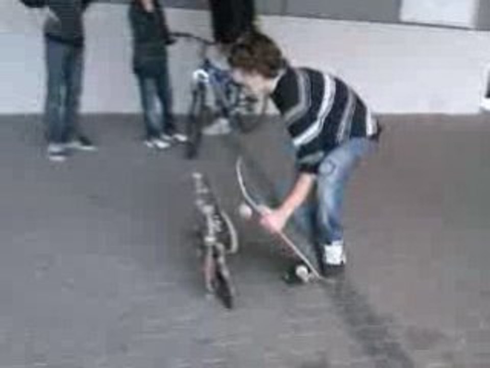 Sk8 Corps Fischer Boneles 180 au dessus de 3 board