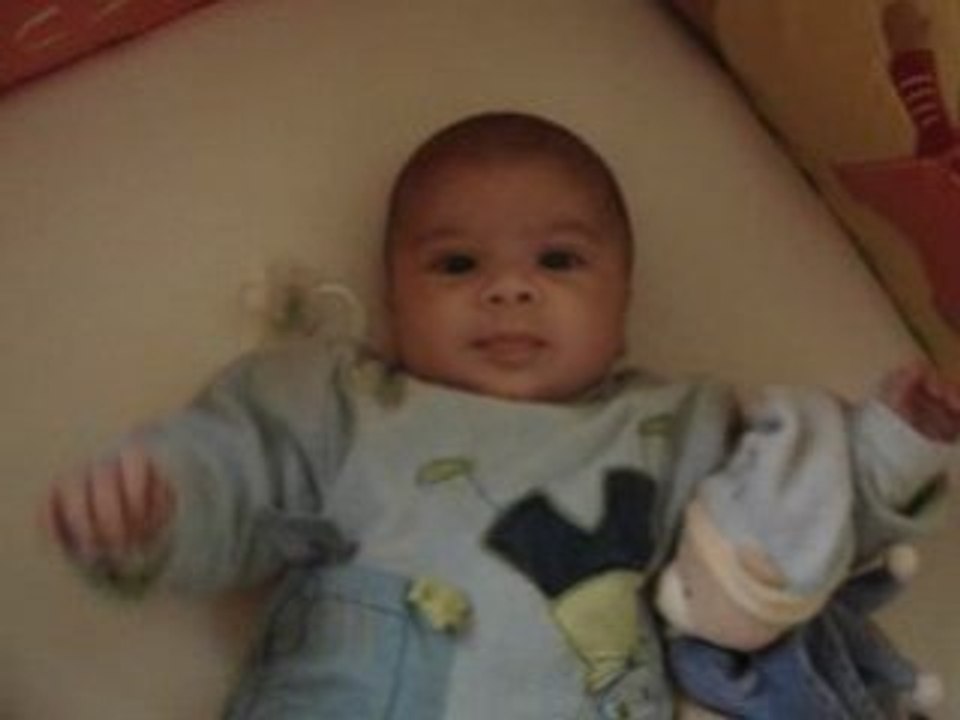 kylian dans son lit