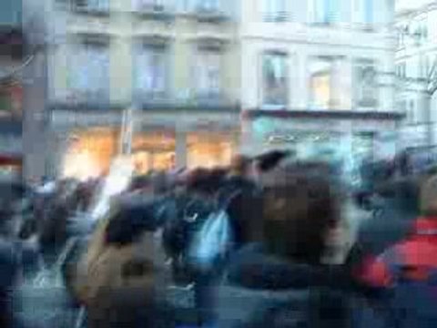 Manif du 19 février 2009: Les étudiants face aux CRS (1)