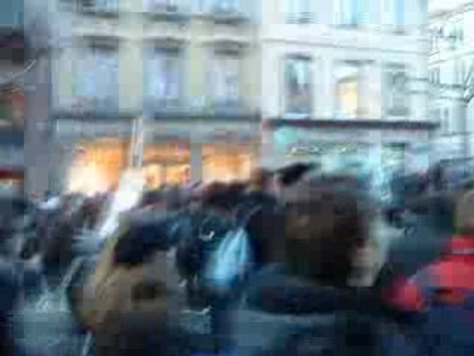 Manif du 19 février 2009: Les étudiants face aux CRS (1)
