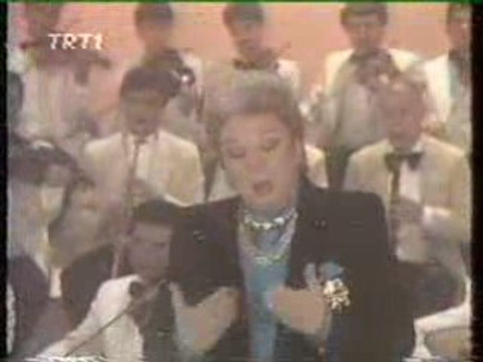 Zeki Müren-Gözlerin Doğuyor Gecelerime