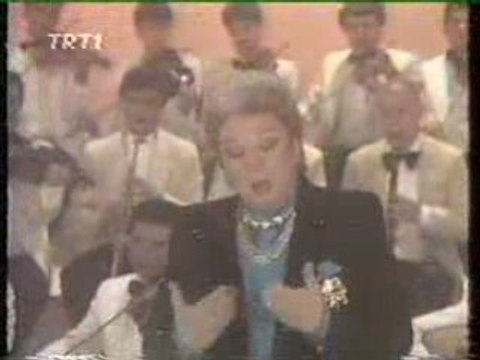 Zeki Müren-Gözlerin Doğuyor Gecelerime
