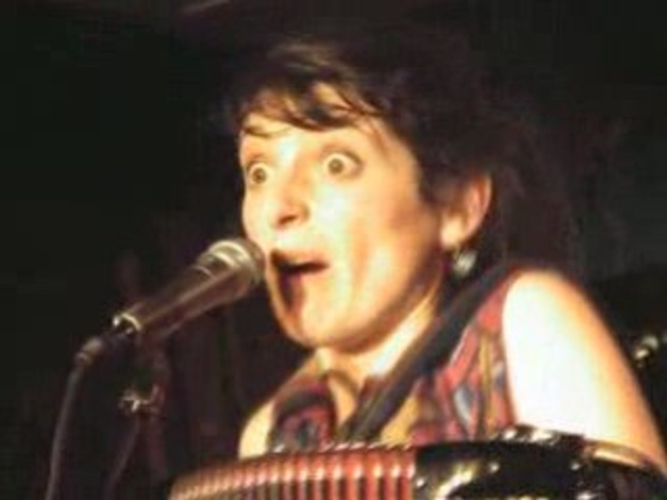 Chloé LACAN : Fais-moi mal Johnny