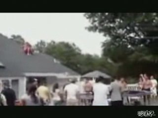 Régis fait du trampoline