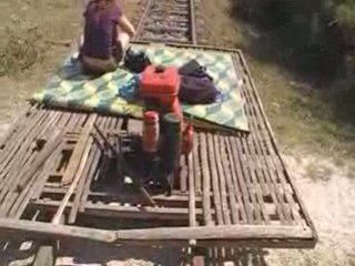 petit train lori au cambodge en panne sèche