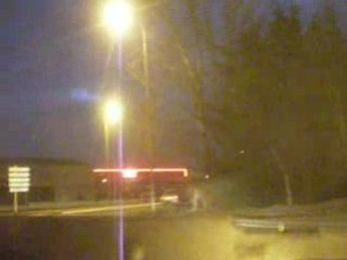 Riom-Le-Beau: Traversée d'un rond-point de nuit