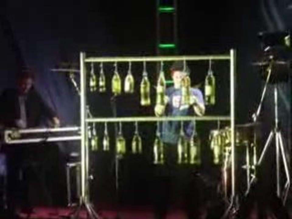 Tocando con Inca kola