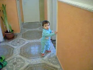 acum merg singur,,ma invatat mami