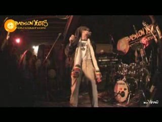 Jah Pearl avec bouddha sticks band - liv Babylon yoots found