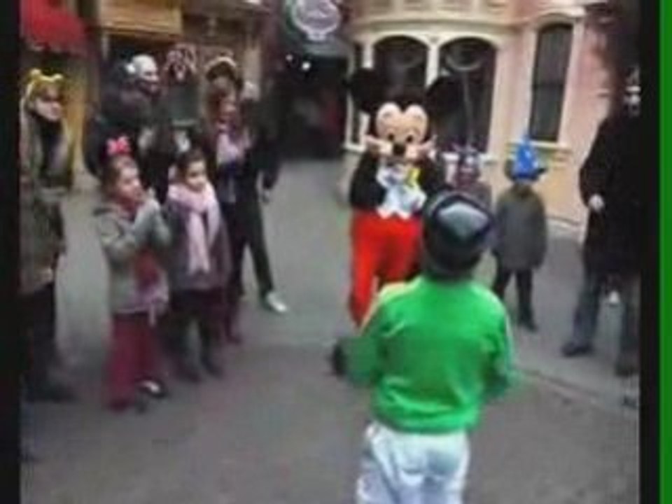 Mickey breakdance