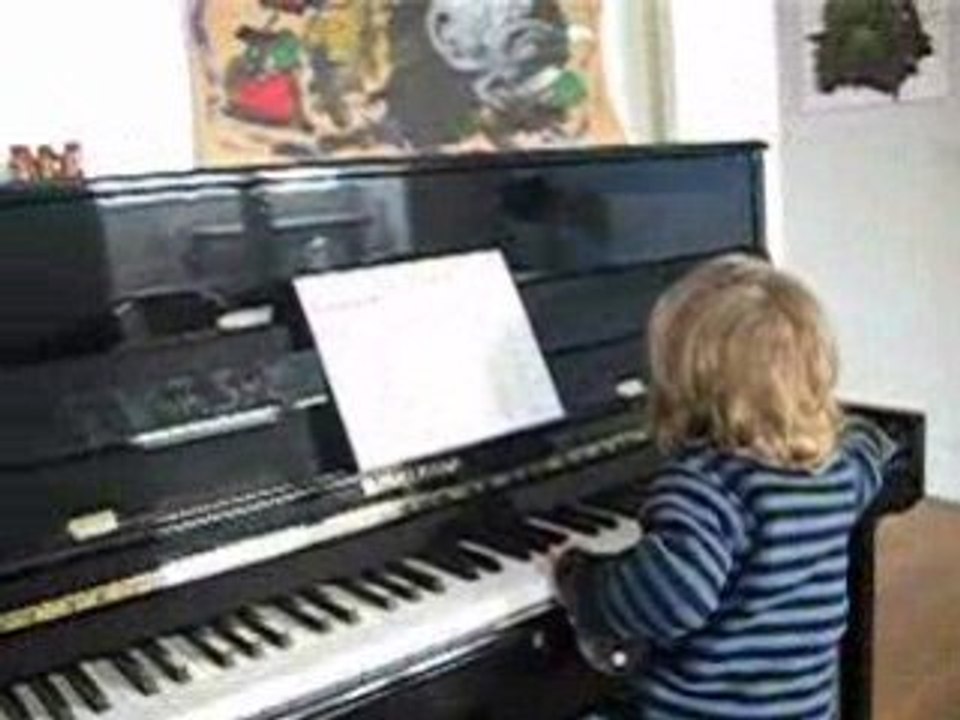 Théo au piano