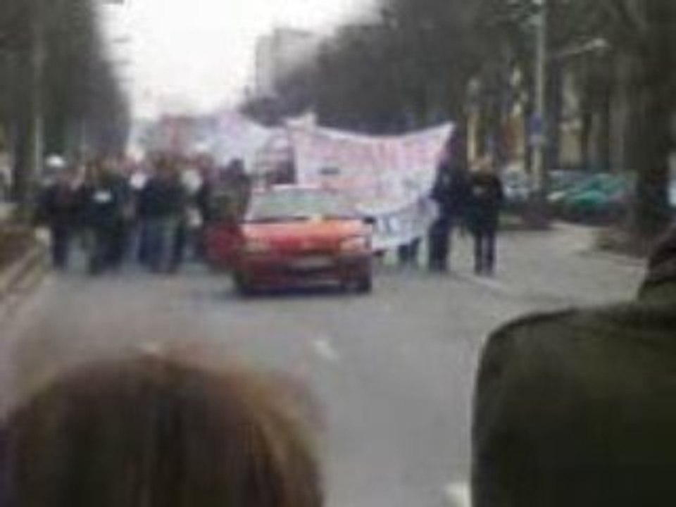 Manif reims 26/02/09 arrivée des troupes