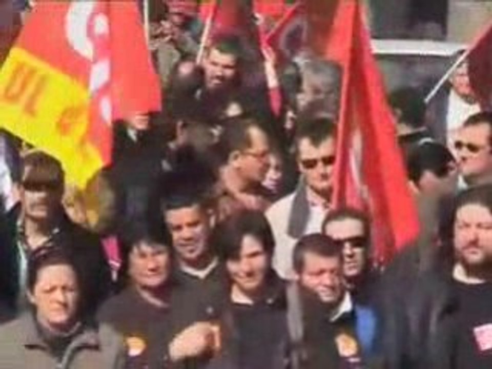 AGDE - 2009 - Prés de 600 manifestants à Agde :...