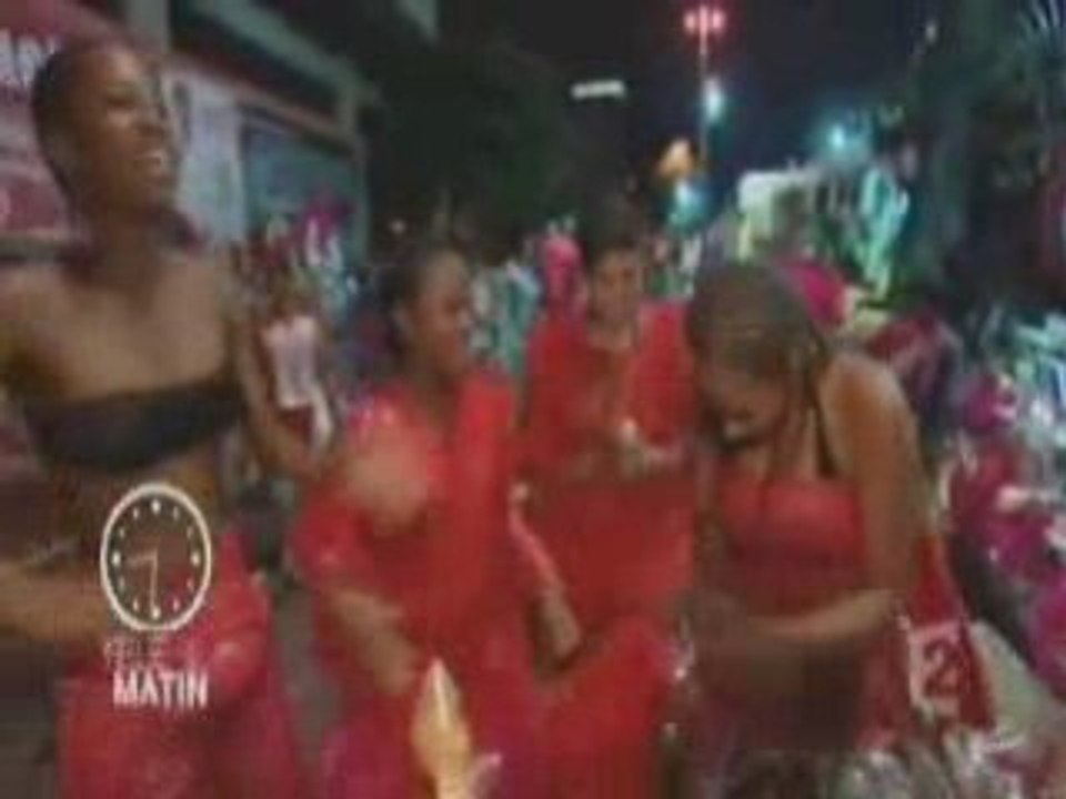 Quand le carnaval de Rio revêt les couleurs de Nice.