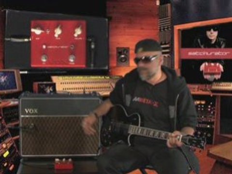 Judge Fredd teste la Vox Satchurator (La Boite Noire)