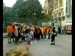 pom pom à St Eustache, Paris