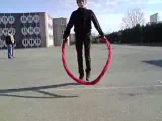 Loic fait de l'echarpe à sauter