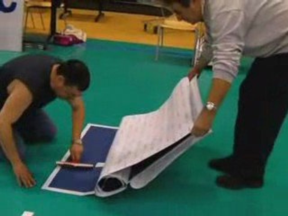 CICL: METHOD OF STICKING THE FLOORSTICKERS by the RC CANNES