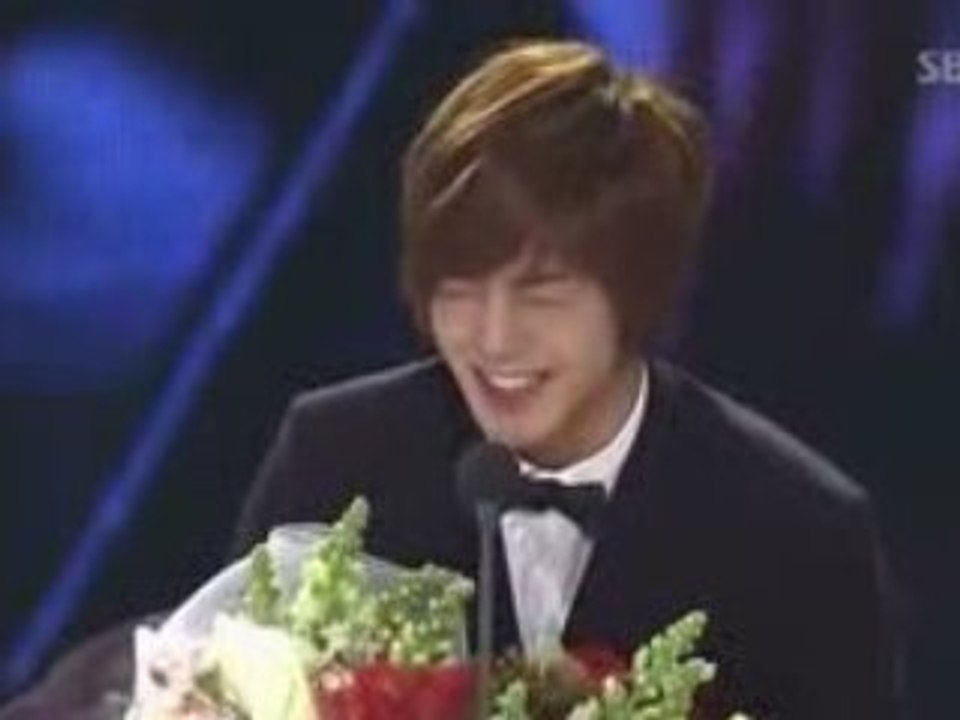 Kim Hyunjoong & Yoona @ Baeksang Arts Awards 090227