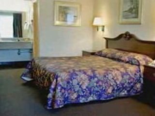 Americas Best Value Inn- Selma Video Tour