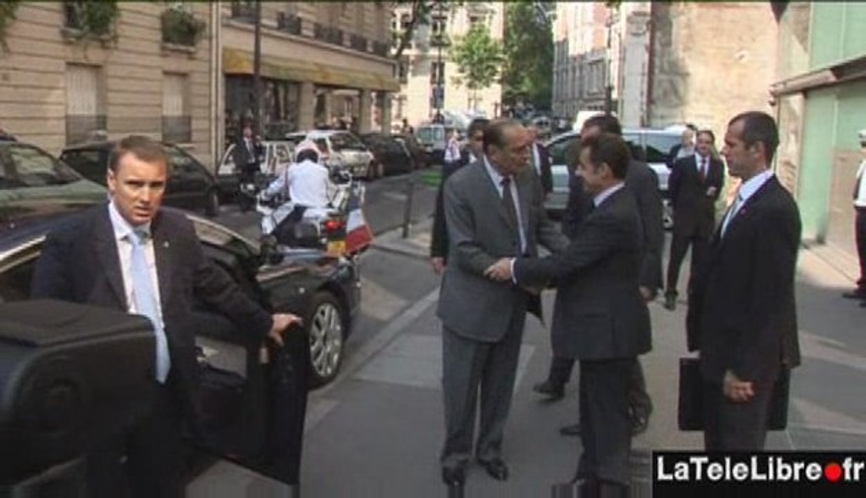 1018 SARKOZY-CHIRAC, POIGNÉE DE MAIN POUR LA PAIX (?)