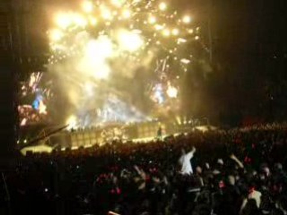 AC/DC "Intro + Rock'n'Roll Train" Bercy Vendredi 27.02.2009