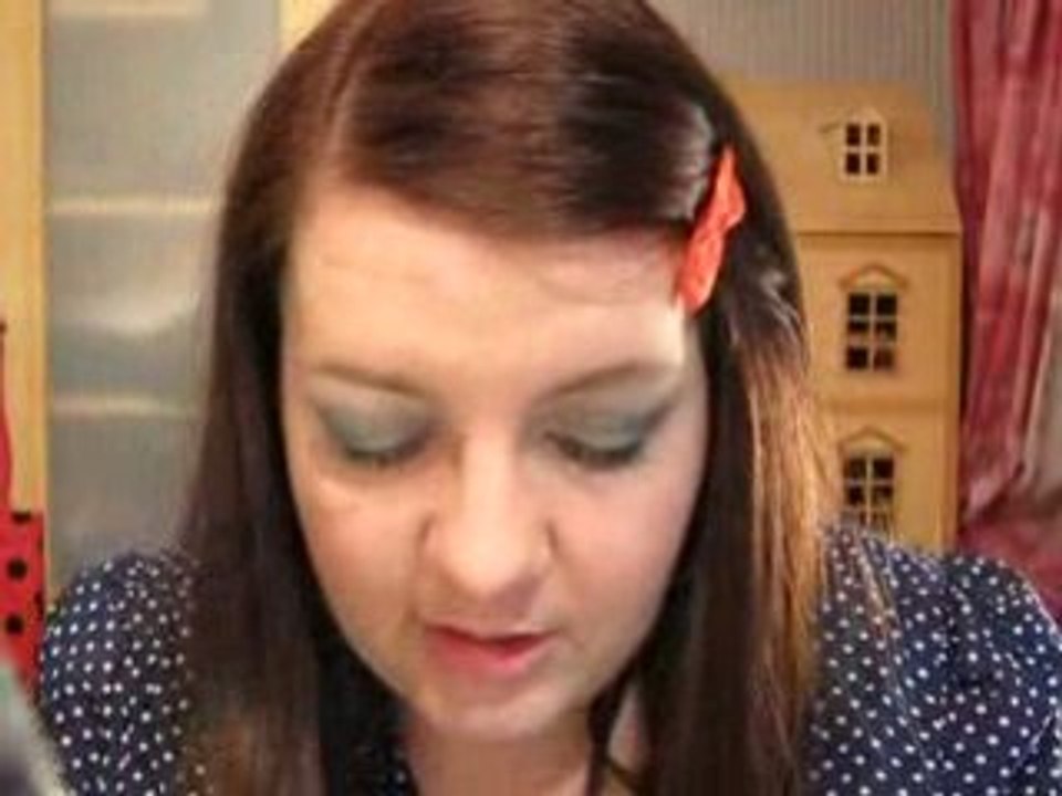 Blyszczacy perlowy makijaz na oczy - kolory z ELF i Barry M,