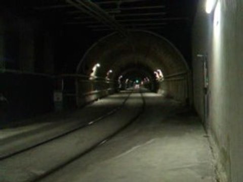 Arrivée du tramway de marseille à la station Noailles