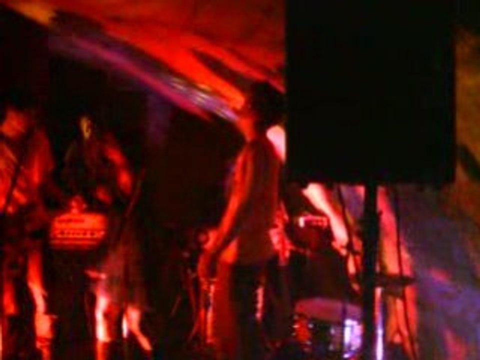 DECAY au Fiacre - Suck my T.V cover live