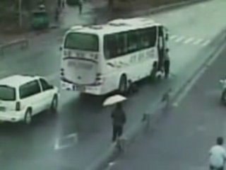 Un cycliste chinois chanceux