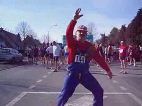 super mario au semi marathon de st gilles 2ème partie