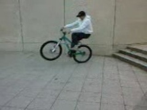 Moi style pogo en velo