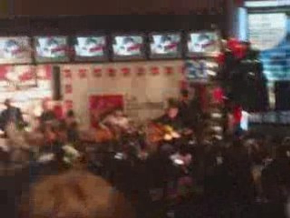 Superbus 13.02.09 (Showcase) - London Town [1/3]