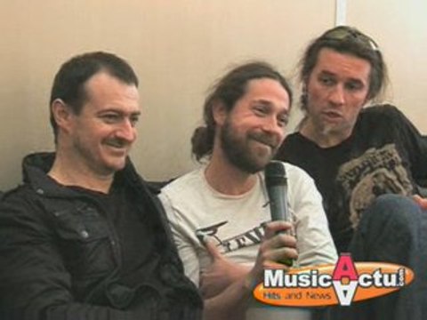 Les Fatals Picards sèment le bazar en interview vidéo